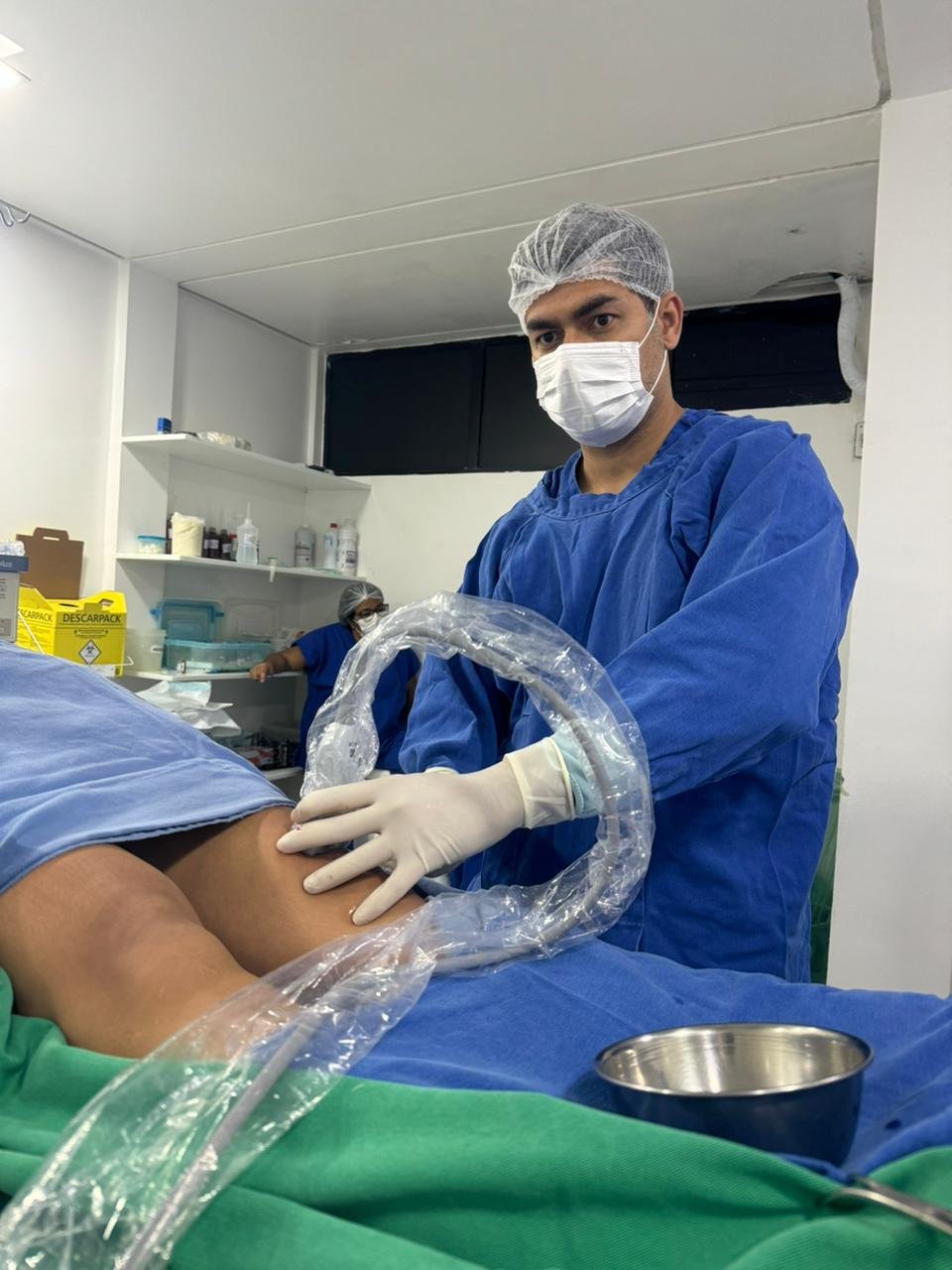 Procedimento minimamente invasivo no joelho guiado por ultrassom